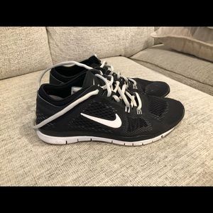 **NIKE women size 7.5 shoes BRAND NEW CONDITION!**
